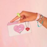 جا کارتی شین مدل SHEIN X Care Bears طرح خرس قلبی مدل زیپ‌دار بنددار